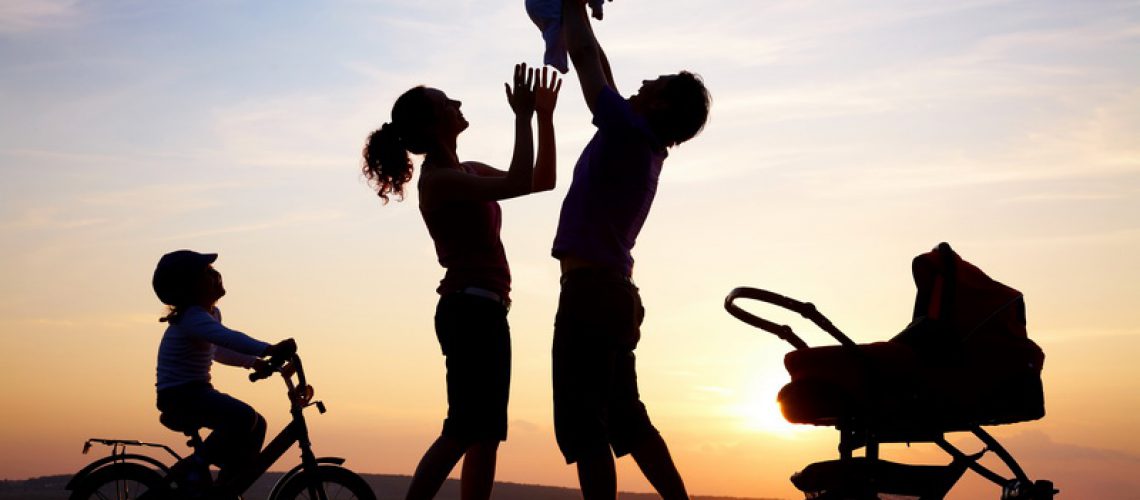 happy-family-silhouette-